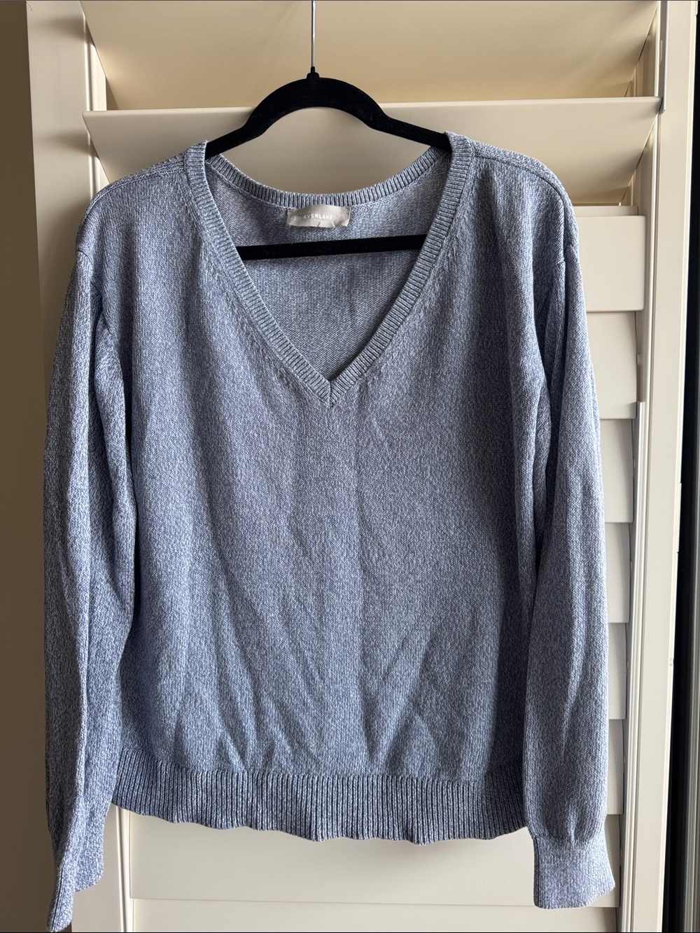 Everlane 100% Cotton Heather Blue V-Neck Knit Sweater! 🩵🤍🩵🤍